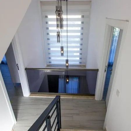 Hermes Villa *